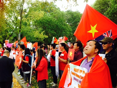 ປະຊາຄົມຊາວຫວຽດນາມ ອາໄສຢູ່ຕ່າງປະເທດ ສືບຕໍ່ຄັດຄ້ານຈີນ ຕັ້ງຮ້ານເຈາະນ້ຳມັນຢ່າງຜິດກົດໝາຍ